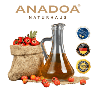 weisdornessig in glass jar